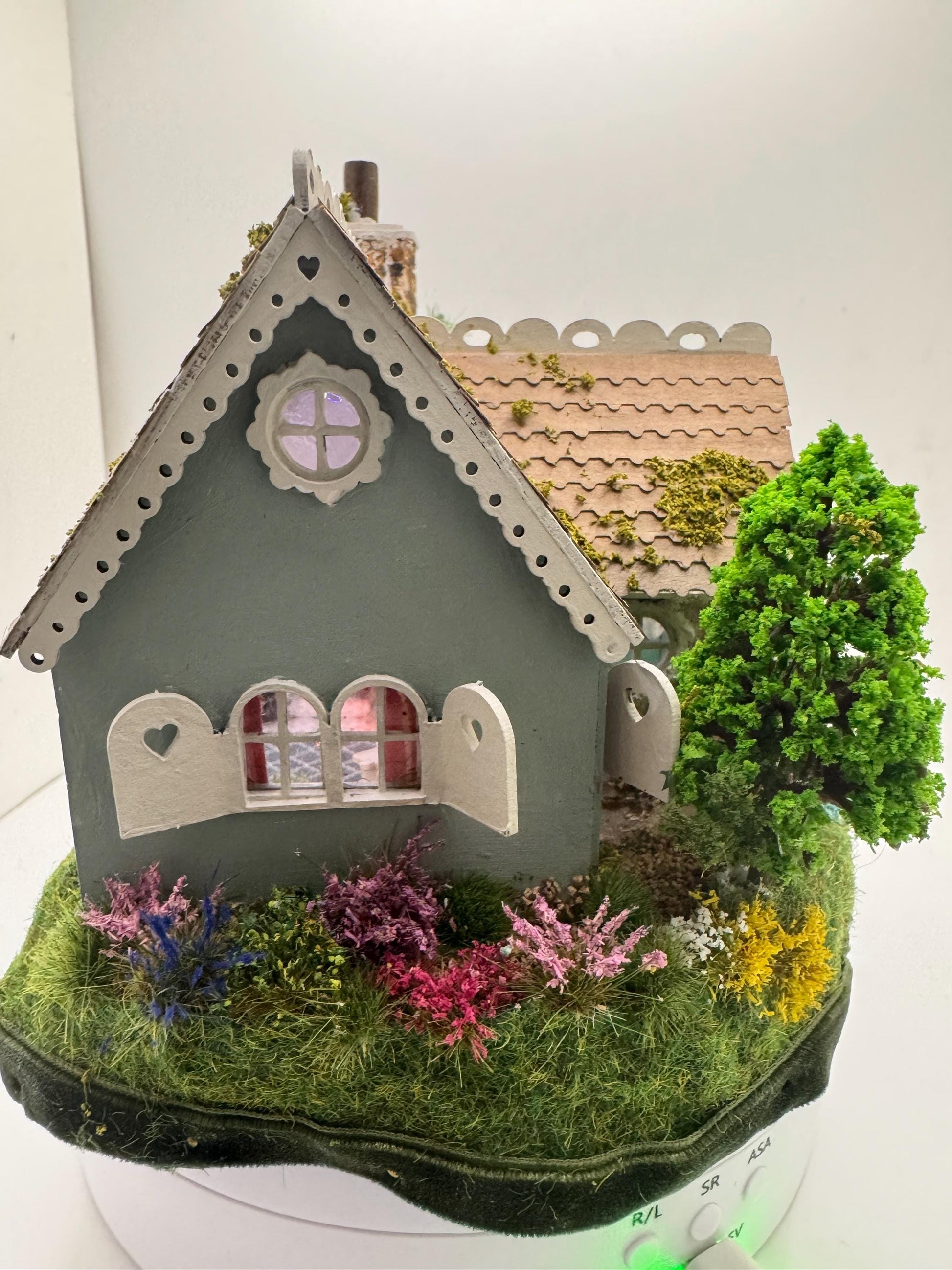 Dolls House Miniatures ( 1/48th - 1:48th - 1/4&quot; - Quarter Inch Scale )  Grandmas cottage - OOAK