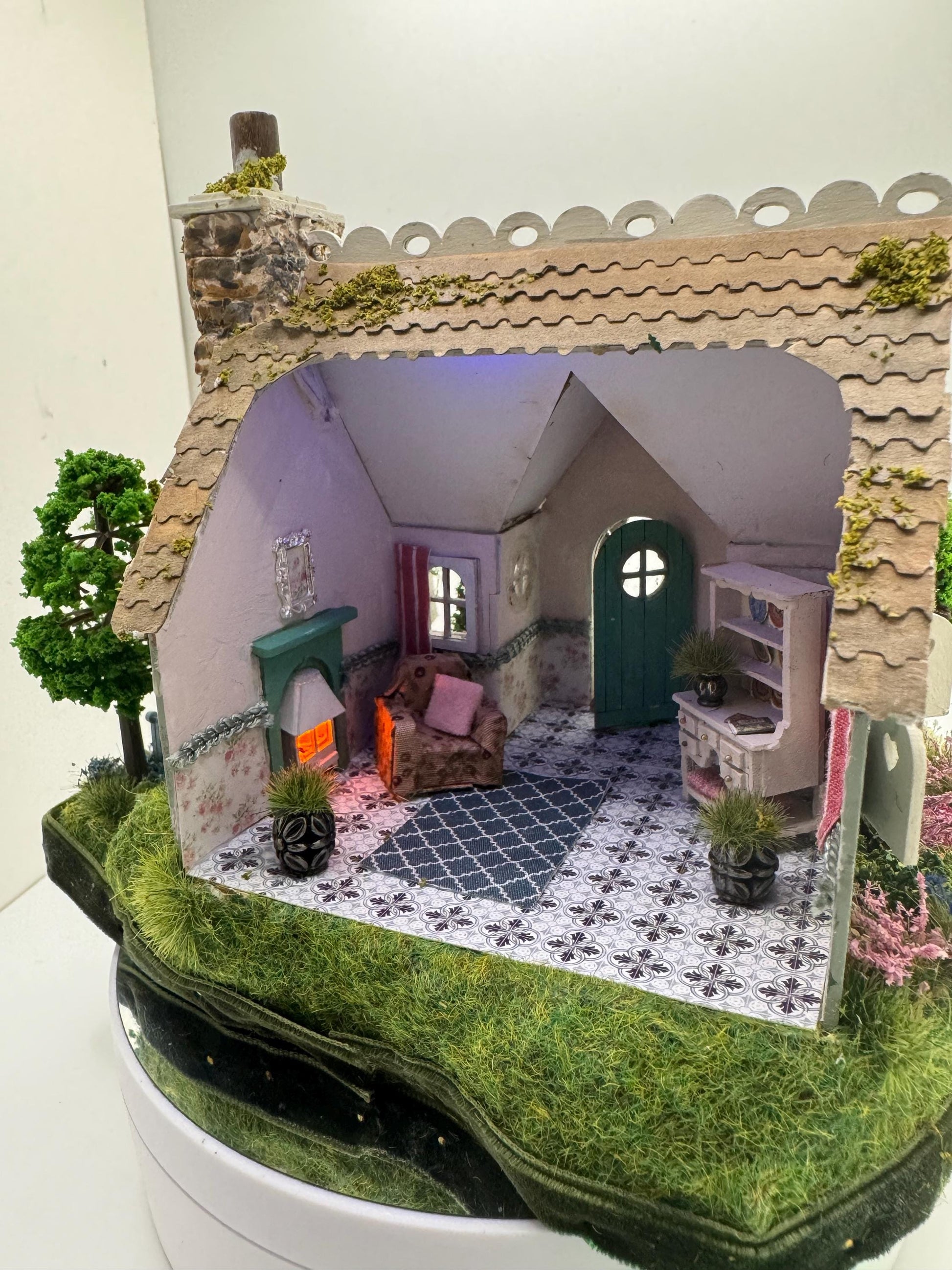 Dolls House Miniatures ( 1/48th - 1:48th - 1/4&quot; - Quarter Inch Scale )  Grandmas cottage - OOAK