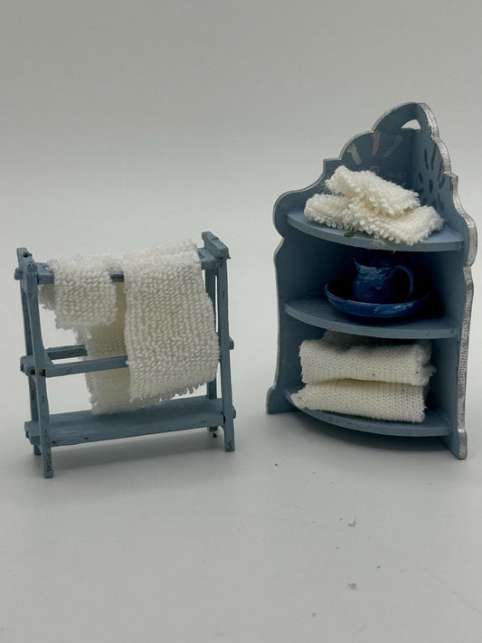 DOLLS HOUSE MINIATURES -   1/24th / 1:24th / Half Inch Scale  - Corner Vanity