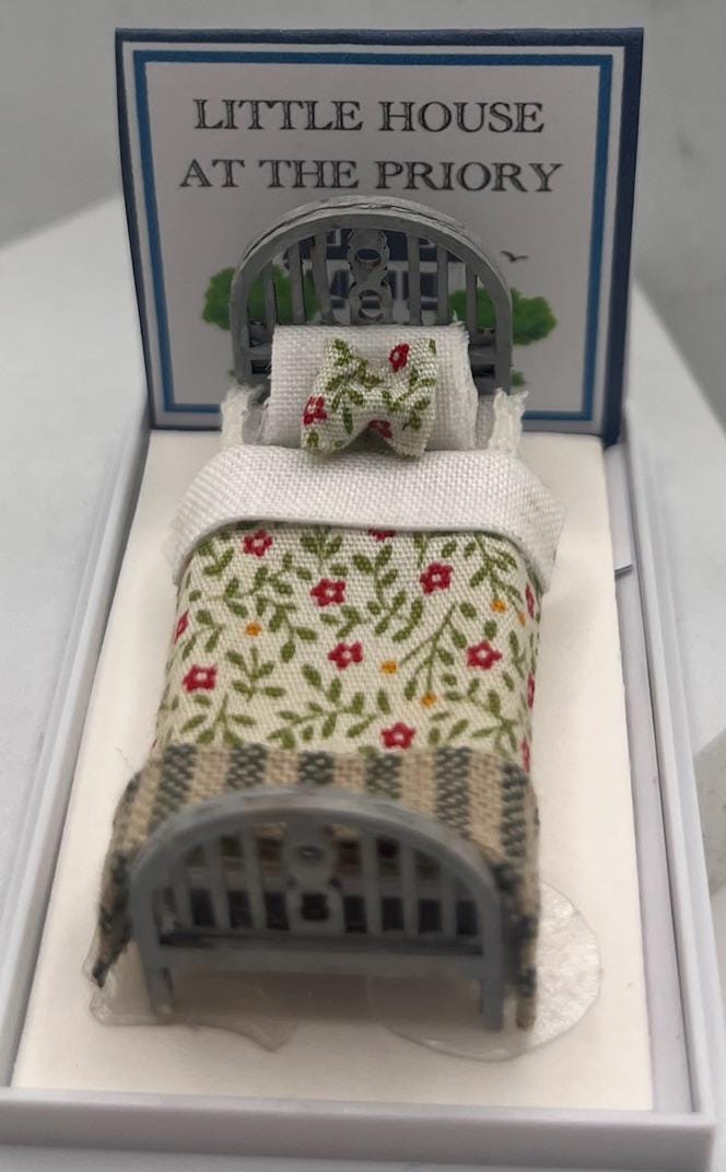 Dolls House Miniatures ( 1/48th - 1:48 - 1/4&quot; - Quarter Inch Scale ) - Single Bed - Rosa