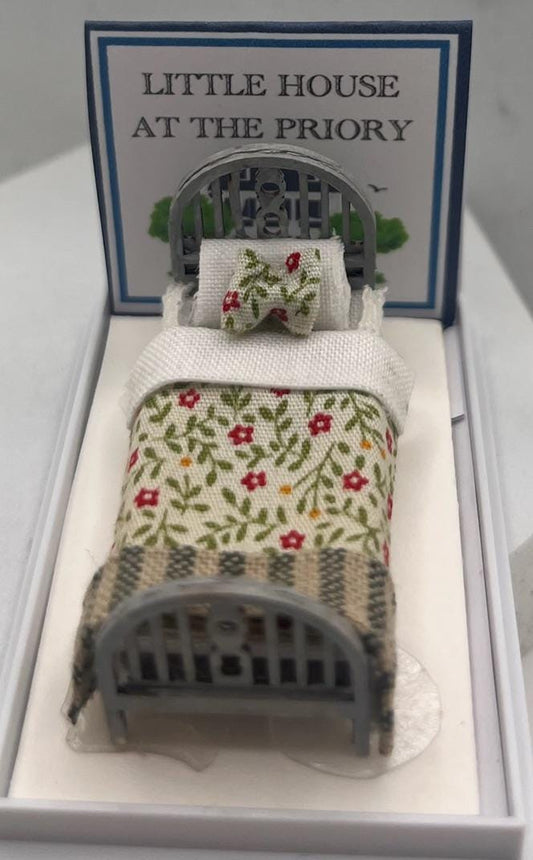 Dolls House Miniatures ( 1/48th - 1:48 - 1/4&quot; - Quarter Inch Scale ) - Single Bed - Rosa