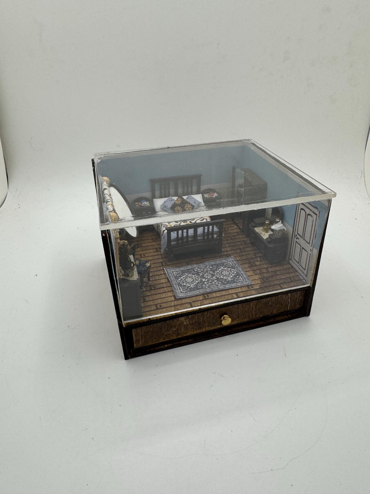 DOLLS HOUSE MINIATURES - 1/48th Room Box - Double Bedroom
