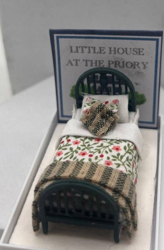 Dolls House Miniatures ( 1/48th - 1:48 - 1/4&quot; - Quarter Inch Scale ) - Single Bed - Belinda