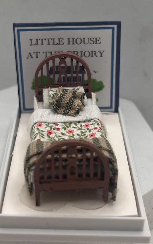 Dolls House Miniatures ( 1/48th - 1:48 - 1/4&quot; - Quarter Inch Scale ) - Single Bed - Bella