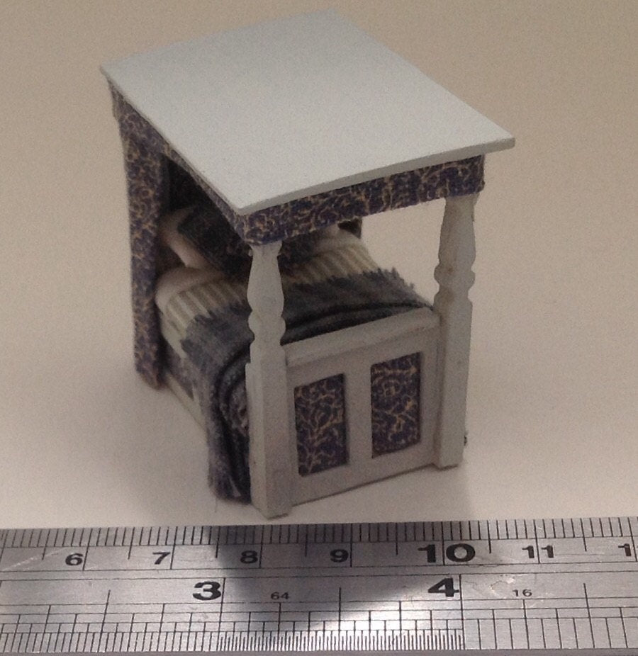 Dolls House Miniatures ( 1/48th - 1:48 - 1/4&quot; - Quarter Inch Scale )  - Handmade  four poster bed