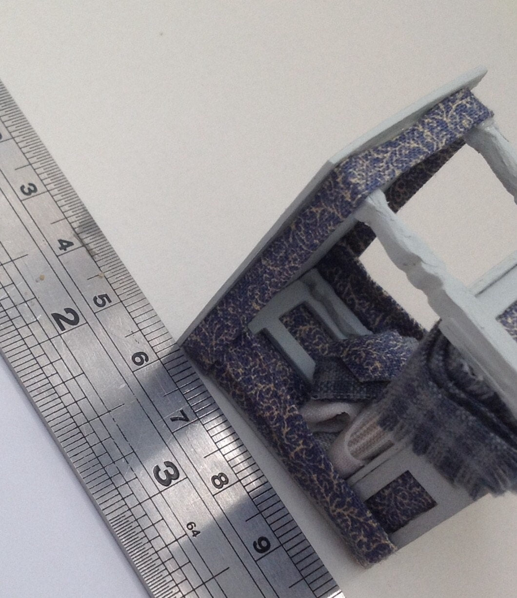 Dolls House Miniatures ( 1/48th - 1:48 - 1/4&quot; - Quarter Inch Scale )  - Handmade  four poster bed